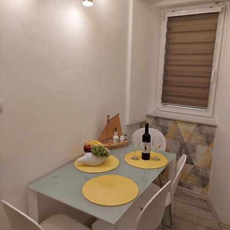 Apartmant Bionda Novi Vinodolski, Cozy And Nice Apartment For 4 People In The City Center Exterior foto
